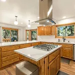 Pinewood Lodge - Backs To Forest - Near Downtown!